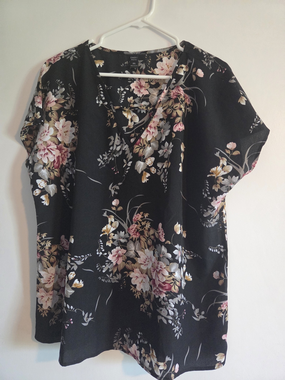 SHEIN Black Floral V-Neck Short Sleeve Blouse